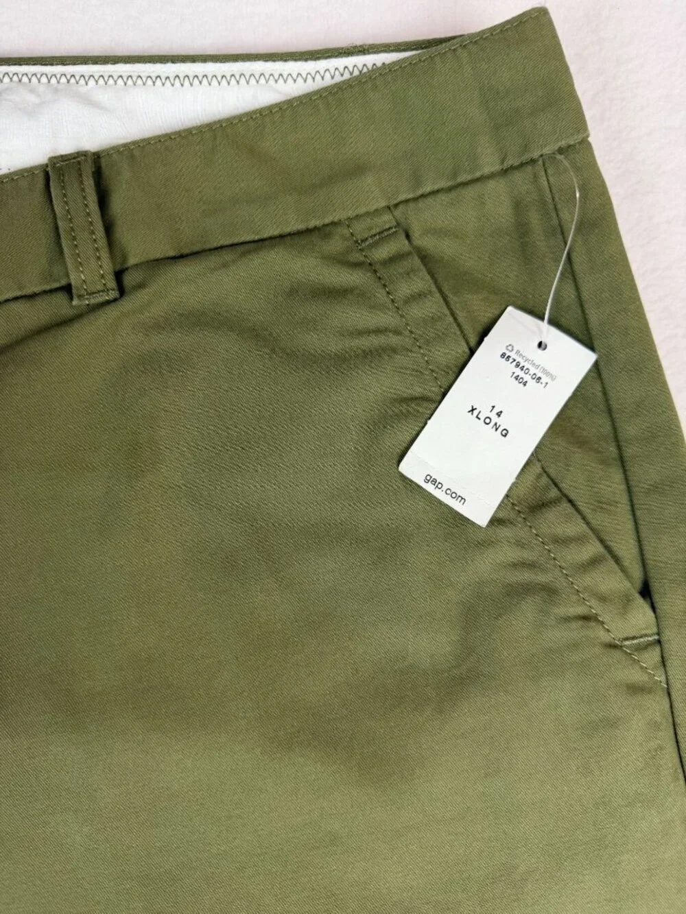 GAP women’s olive
